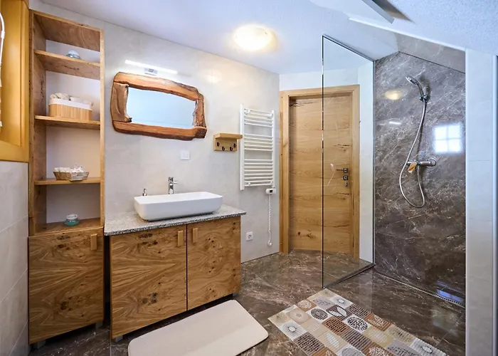 Vakantiehuis Osojnik - Alpine Escape With Wellness